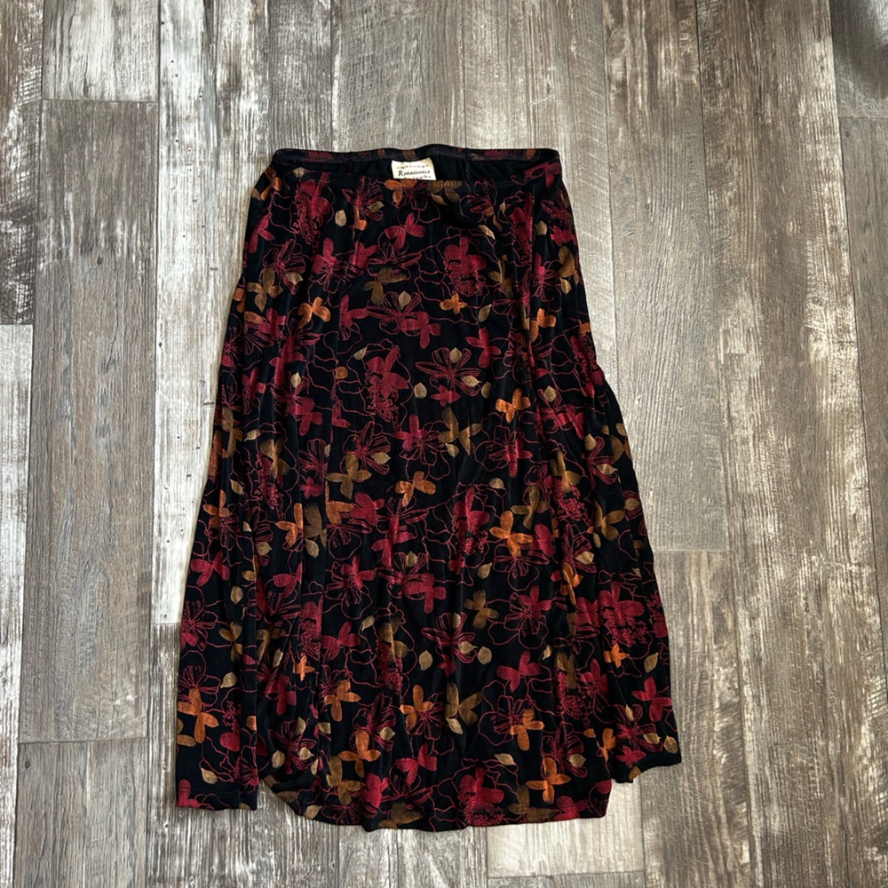 Renaissance Women's Floral Midi Skirt - Black and Red